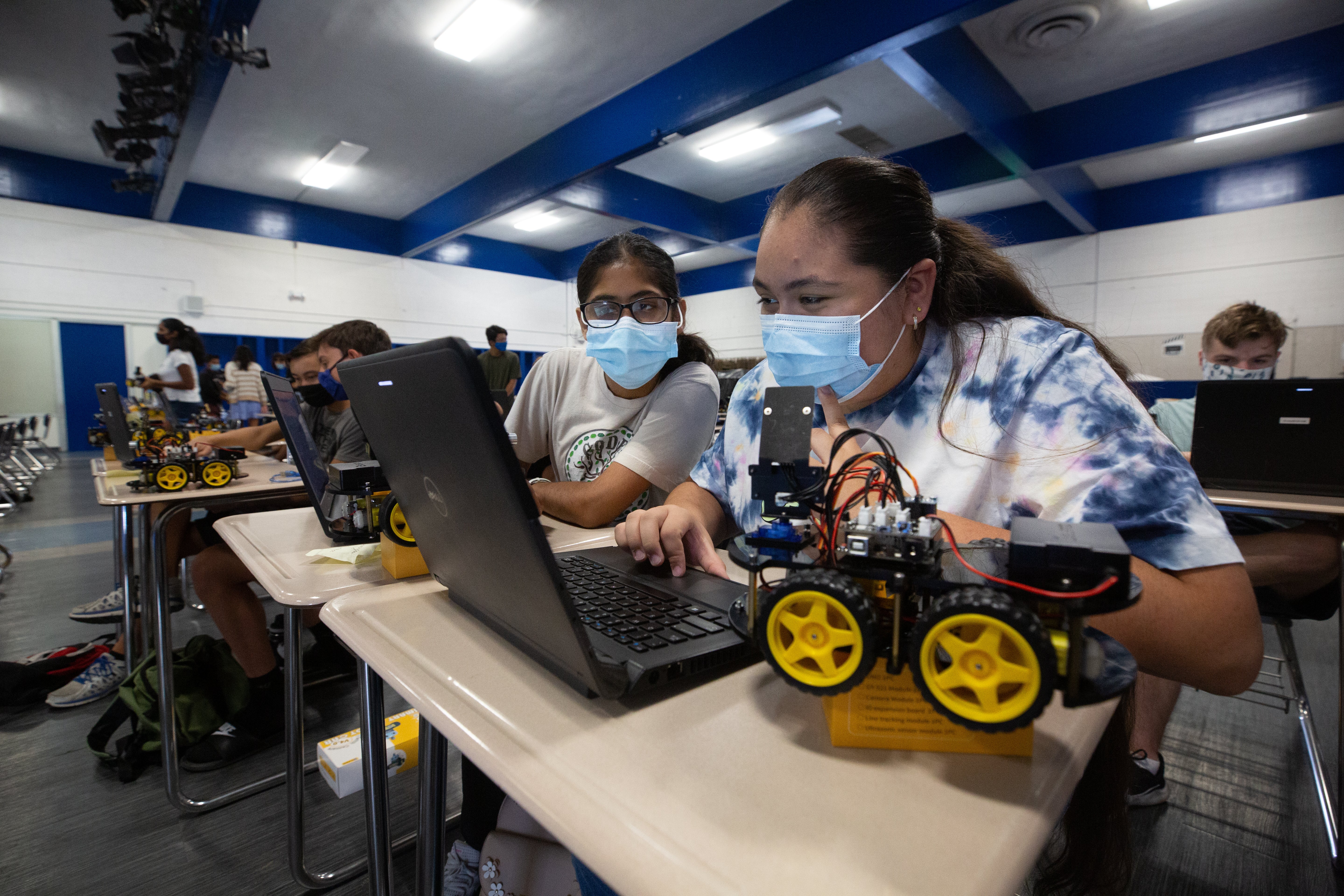 students working on robotics project