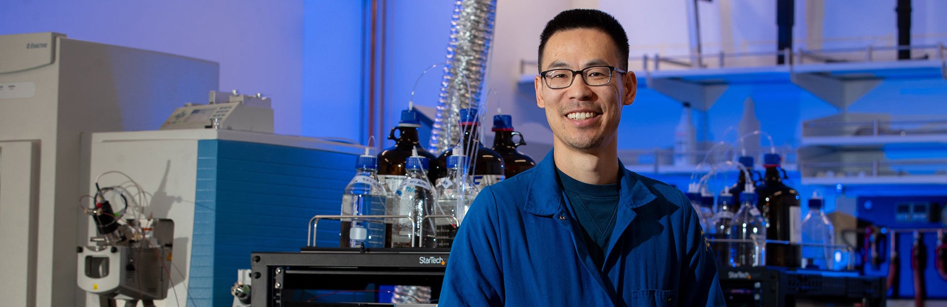 Mingxun Wang in his lab.