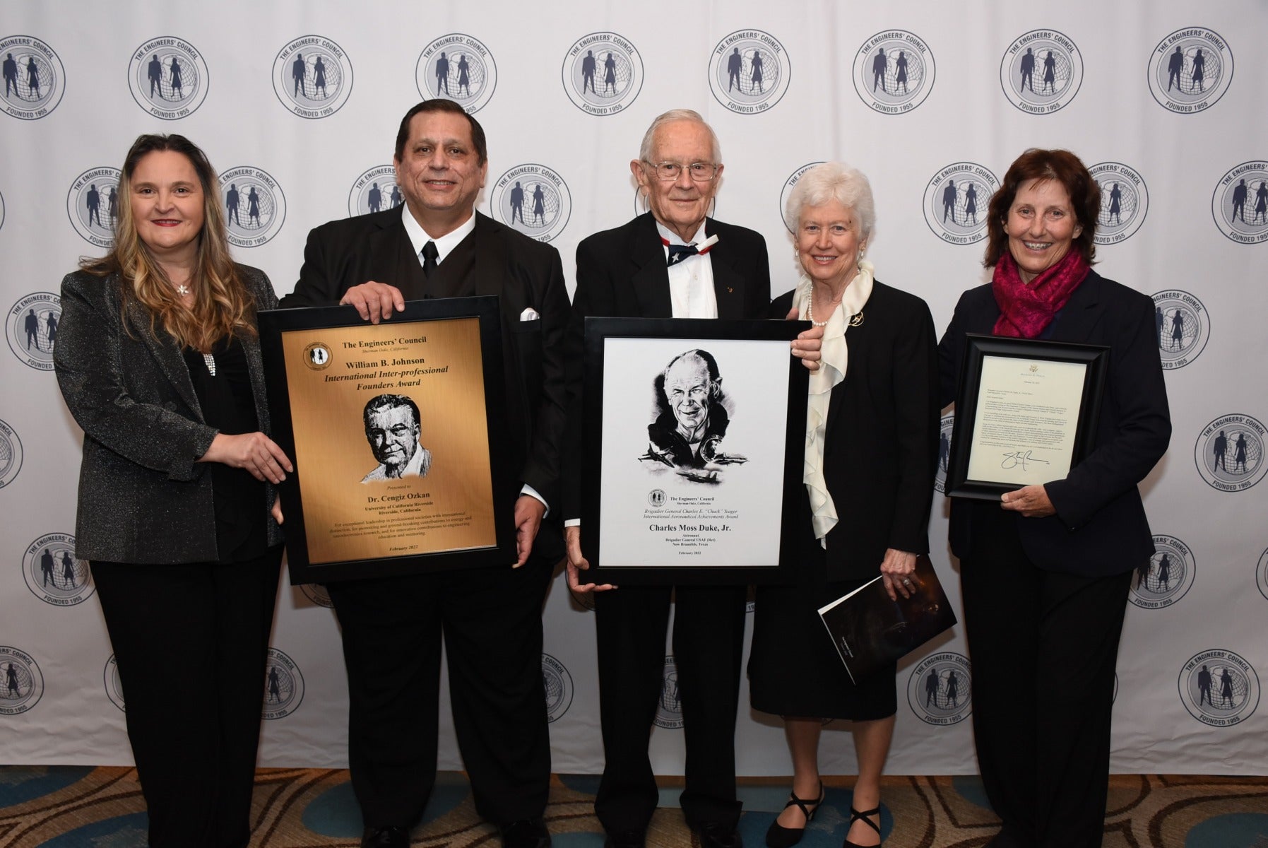 Professors Mihri and Cengiz Ozkan hold award plaque and pose with General Duke and two other people 